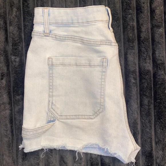 Wild Fable Womens High Rise Carpenter Denim Shorts Light Wash Raw Hem Size 8 - Picture 10 of 10
